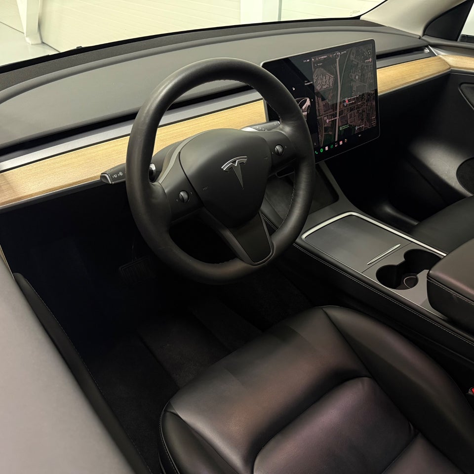 Tesla Model Y Long Range AWD 5d