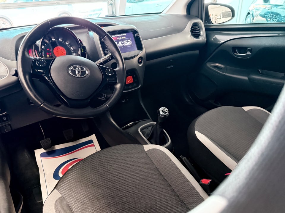 Toyota Aygo 1,0 VVT-i x-press 5d