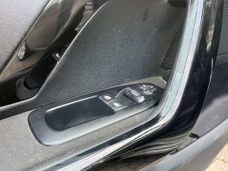 Peugeot 208 1,2 VTi Allure Sky 5d