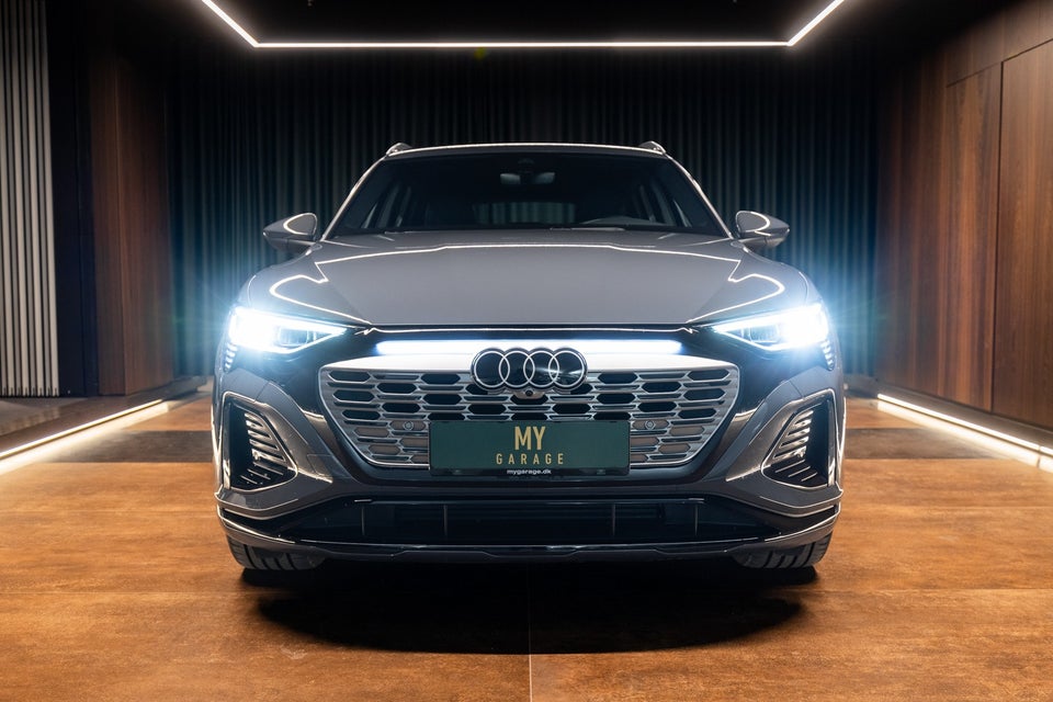 Audi Q8 e-tron 55 S-line quattro 5d