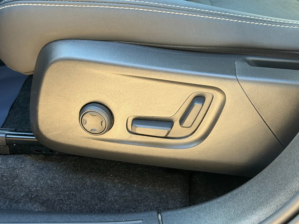 Volvo XC40 ReCharge Extended Range Plus 5d