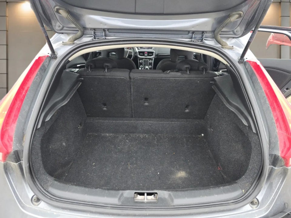 Volvo V40 2,0 D2 120 Momentum 5d