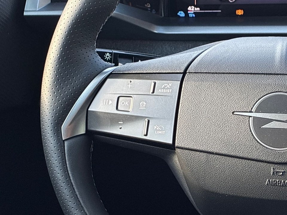 Opel Grandland-e 73 GS Sky 5d