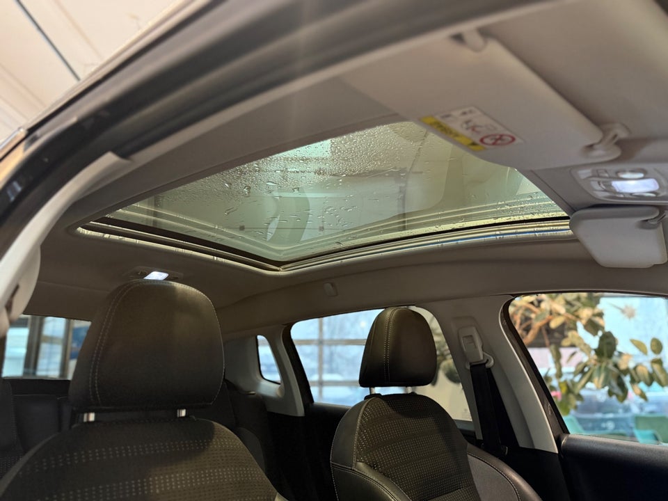 Peugeot 2008 1,2 e-THP 110 Allure Sky 5d