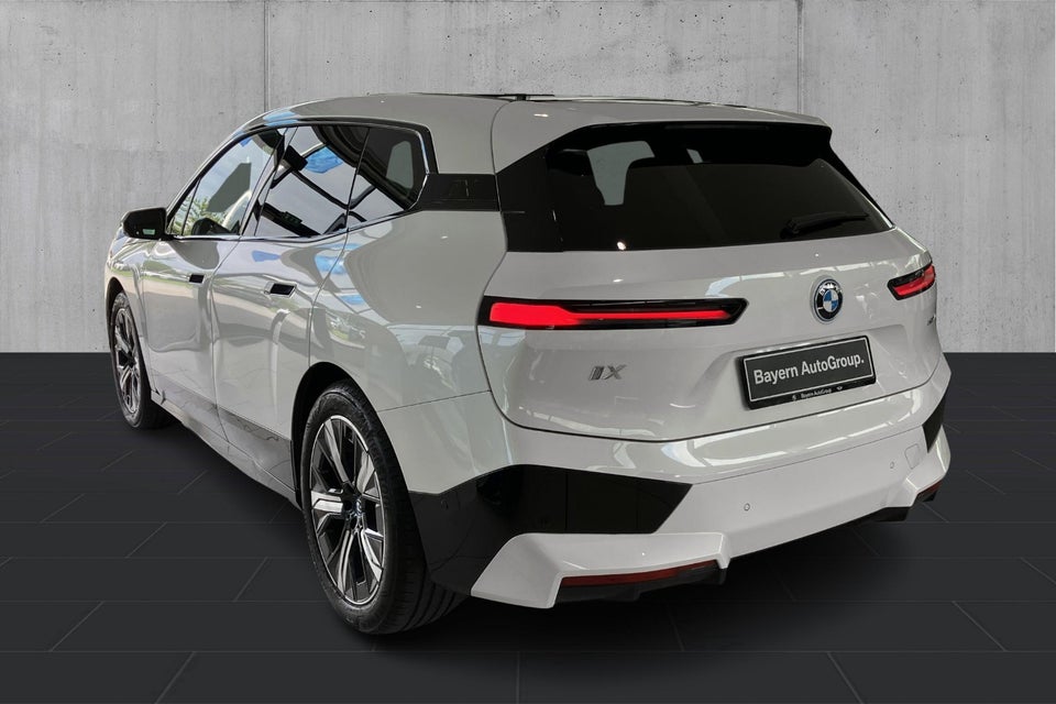 BMW iX xDrive40 Supercharged 5d