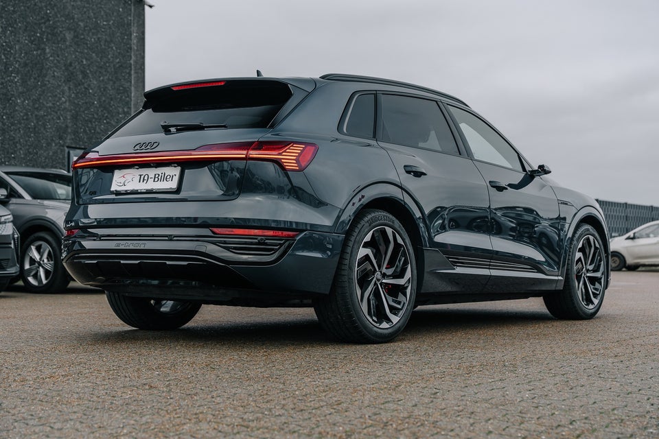 Audi Q8 e-tron 55 Advanced quattro 5d