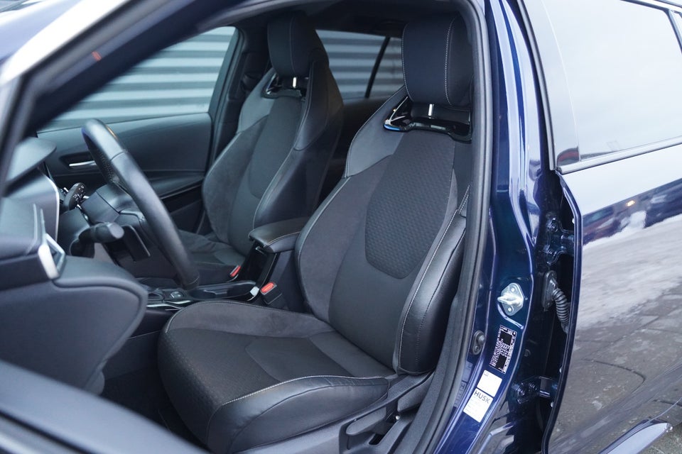 Toyota Corolla 2,0 Hybrid Elegant Touring Sports e-CVT 5d