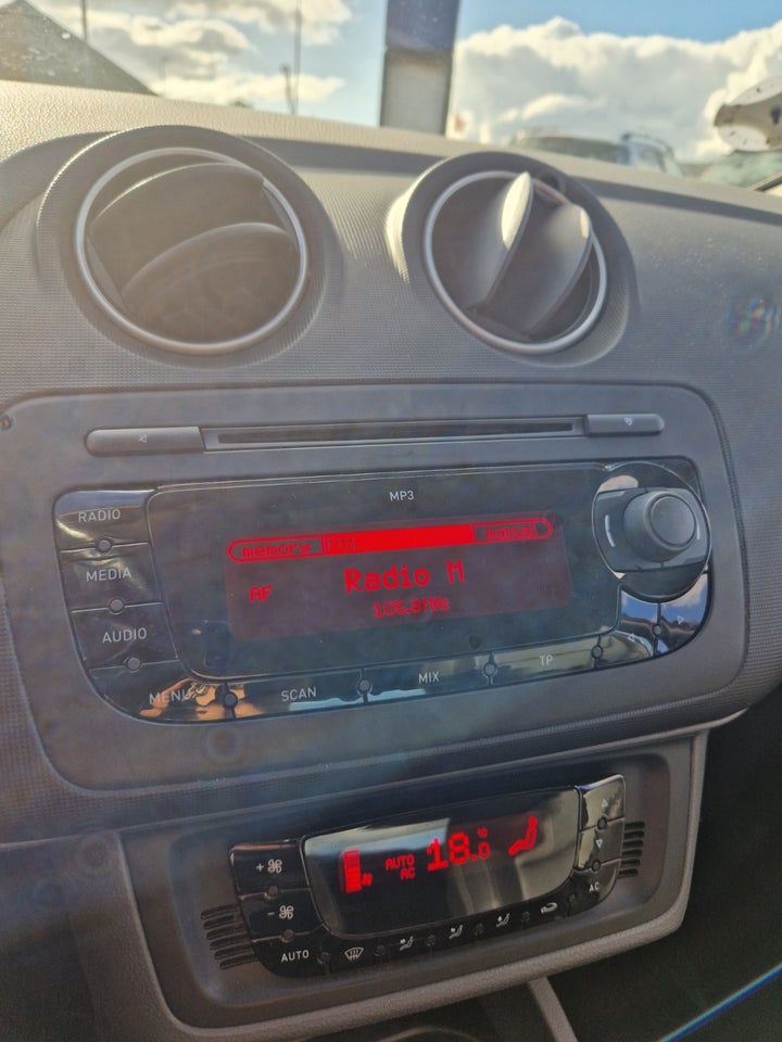 Seat Ibiza 1,6 TDi 105 Style ST 5d