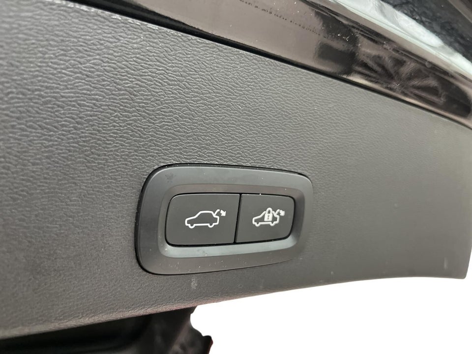 Volvo XC40 ReCharge Extended Range Plus 5d
