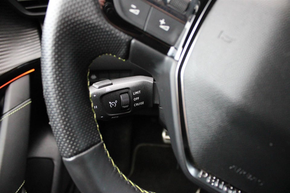 Peugeot e-208 50 GT 5d