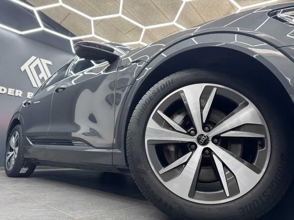 Audi Q8 e-tron 55 S-line quattro 5d