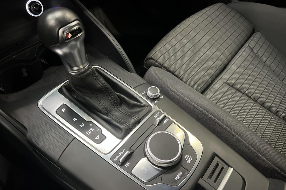 Audi A3 35 TFSi Sport Limited S-tr. 4d