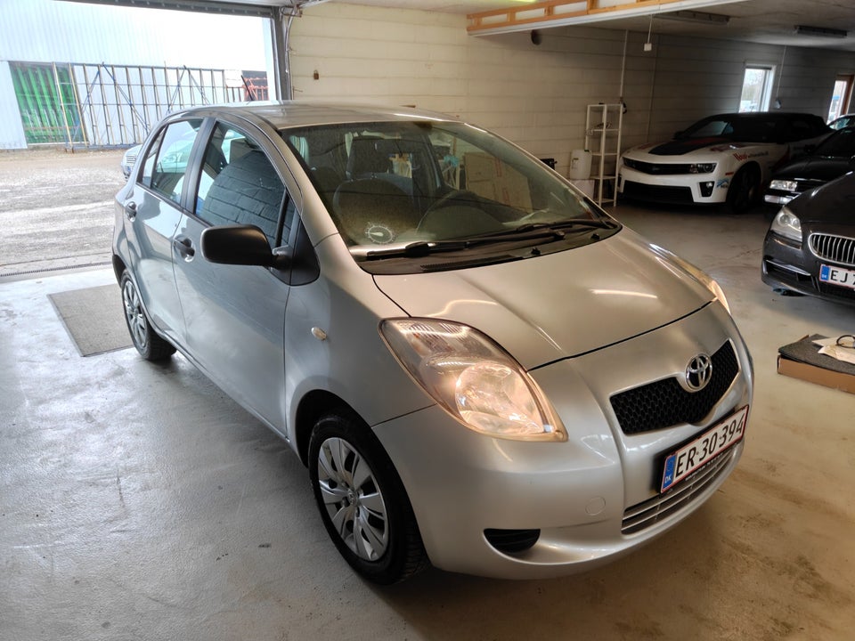 Toyota Yaris 1,0 Terra 5d