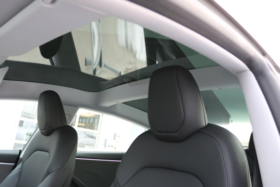 Tesla Model 3 RWD 4d