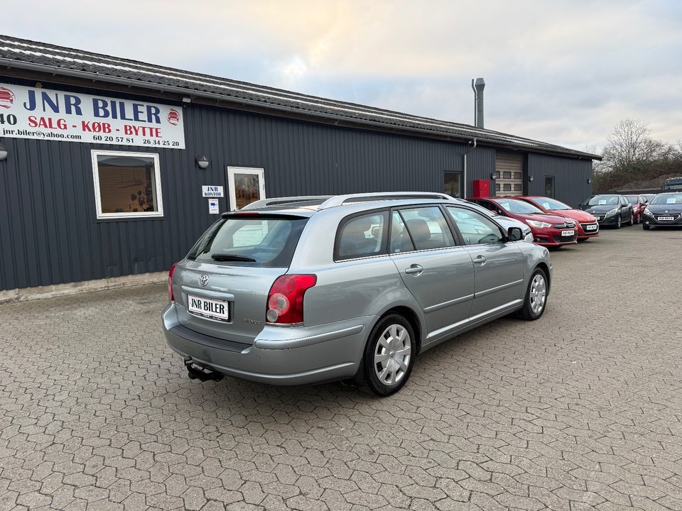 Toyota Avensis 2,4 Sol aut. 5d