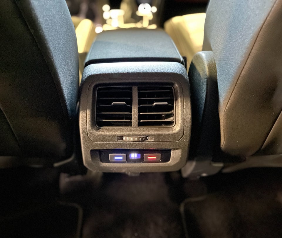 VW Touran 2,0 TDi 150 R-line DSG 7prs 5d