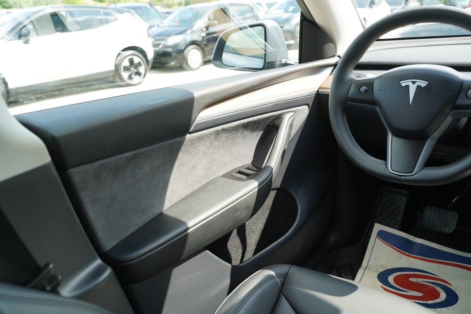 Tesla Model Y Long Range AWD 5d