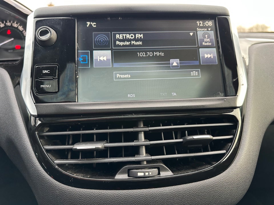 Peugeot 208 1,2 VTi Allure Sky 5d