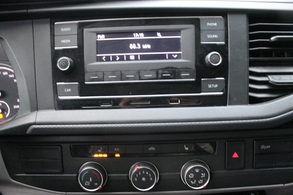 VW Transporter 2,0 TDi 110 Ladvogn kort