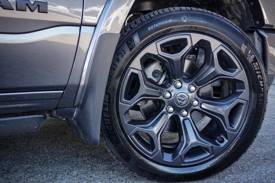 Dodge RAM 1500 5,7 V8 Hemi Limited Night aut. 4d