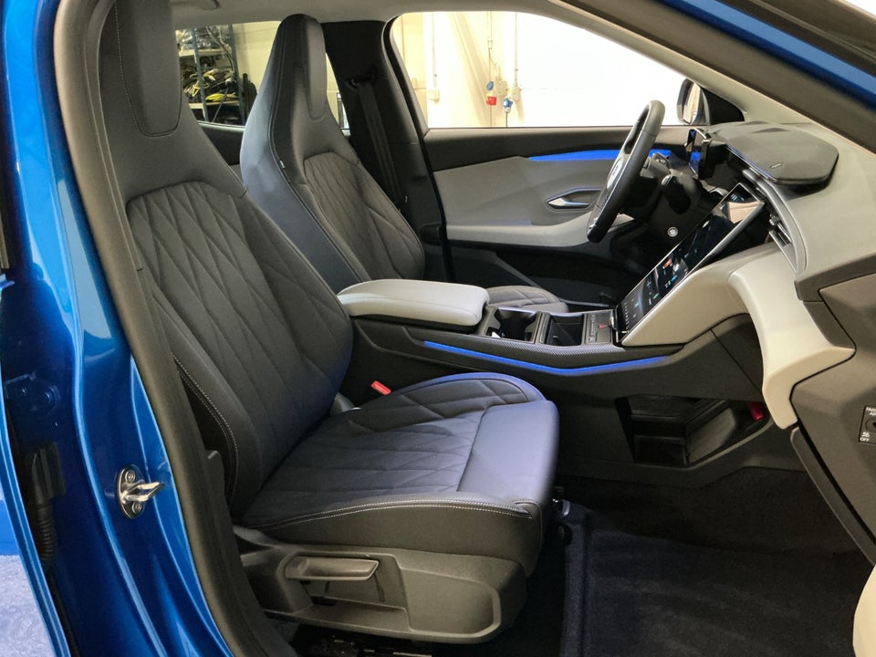 Ford Explorer 77 Premium Extended Range 5d