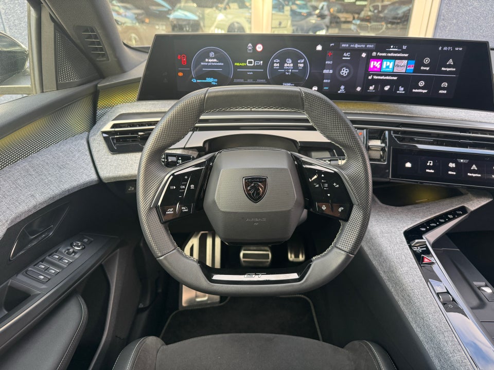 Peugeot e-3008 77 GT 5d