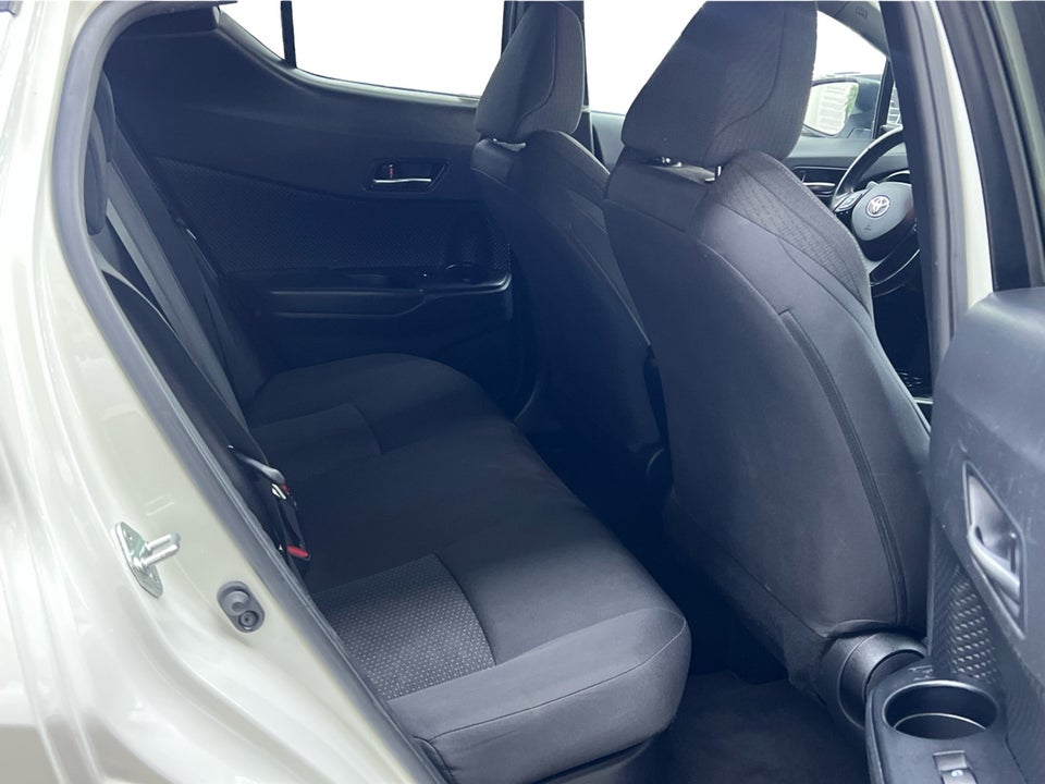 Toyota C-HR 1,8 Hybrid C-LUB Selected CVT 5d