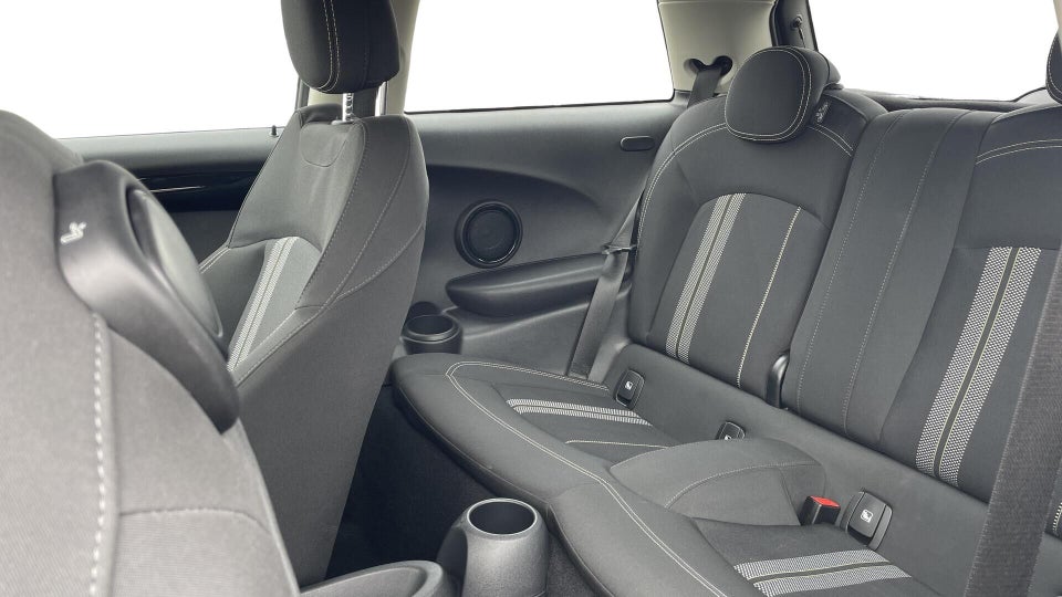 MINI Cooper SE Essential 3d