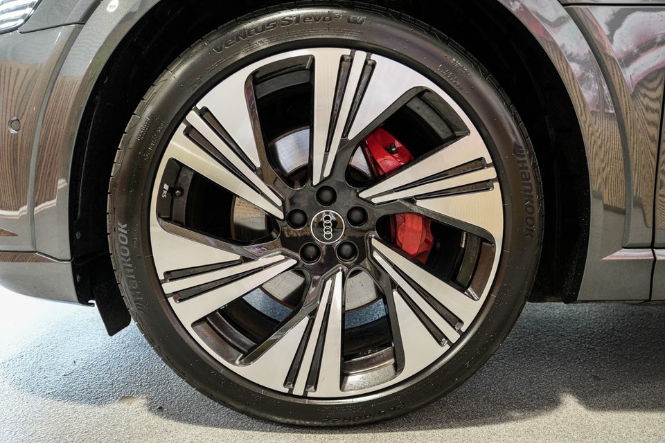 Audi Q8 e-tron 55 S-line quattro 5d