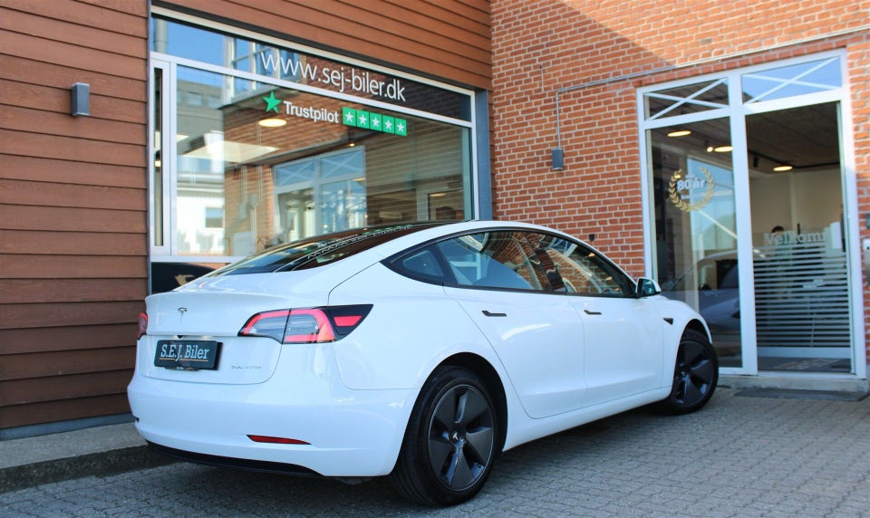 Tesla Model 3 Long Range AWD 4d