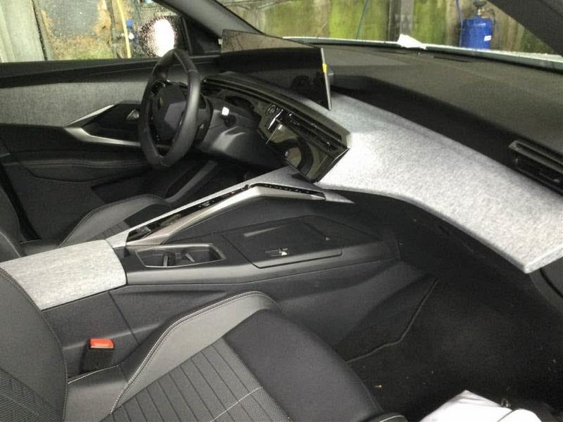 Peugeot e-3008 77 Allure 5d