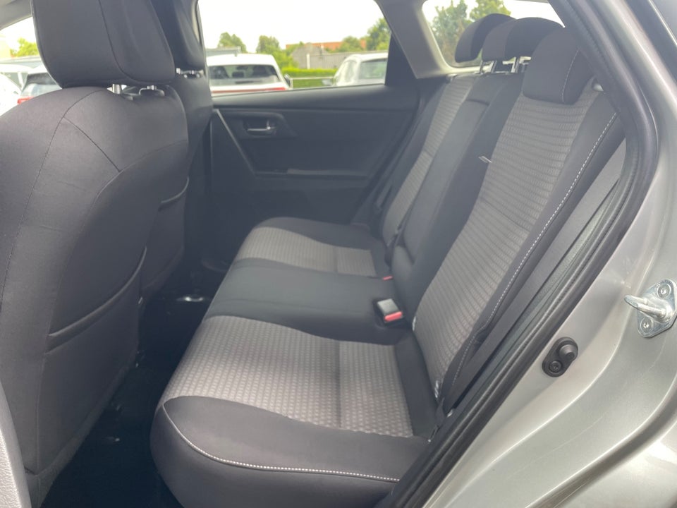 Toyota Auris 1,8 Hybrid H2 Style Touring Sports CVT 5d