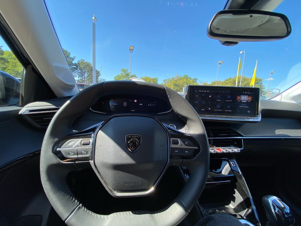 Peugeot 208 1,2 PureTech 100 Allure+ 5d