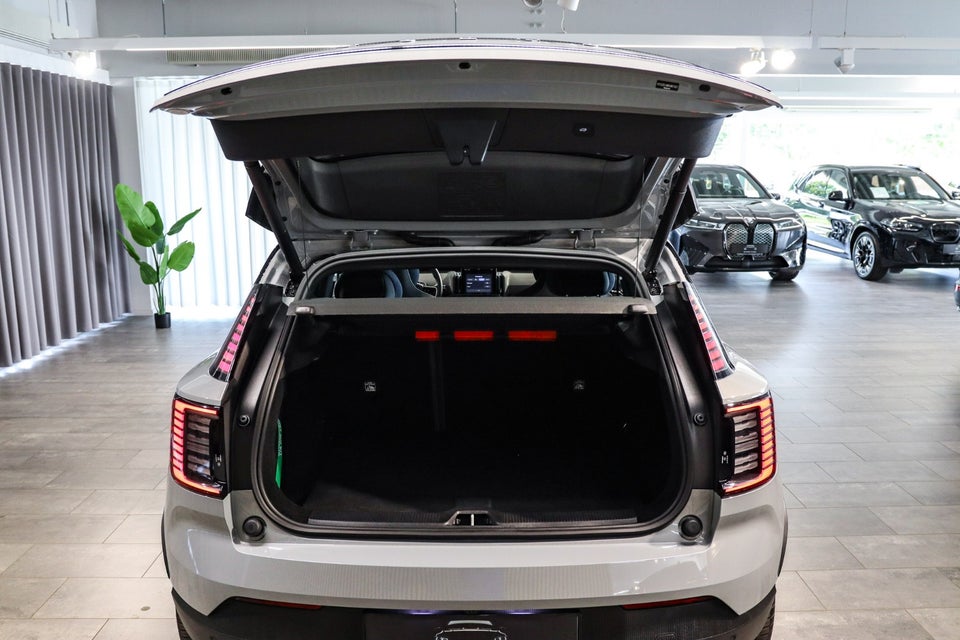 Volvo EX30 Extended Range Plus 5d