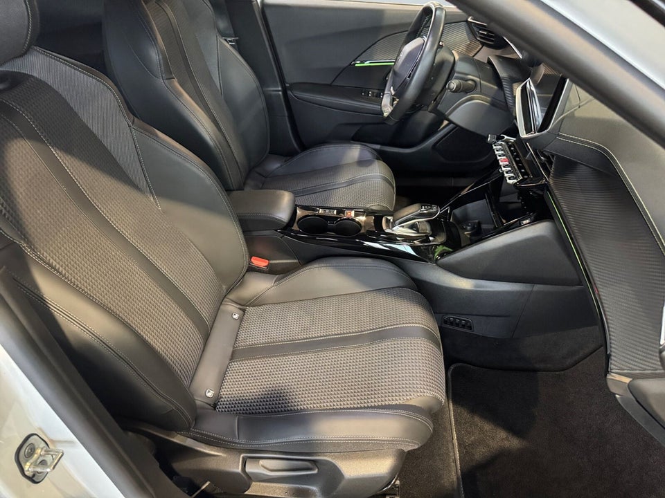 Peugeot e-2008 50 GT 5d