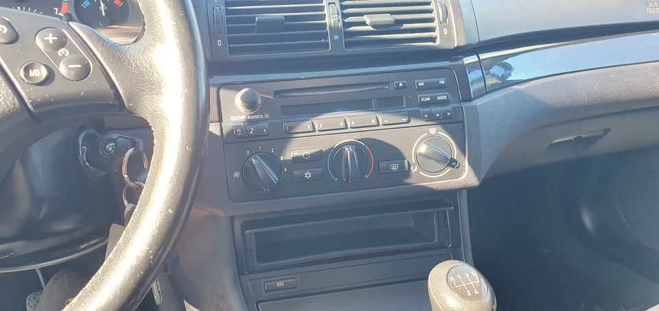 BMW 320i 2,2  4d