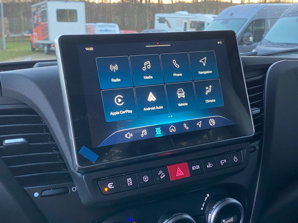 Iveco Daily 3,0 35S18 4100mm Box m/lift AG8