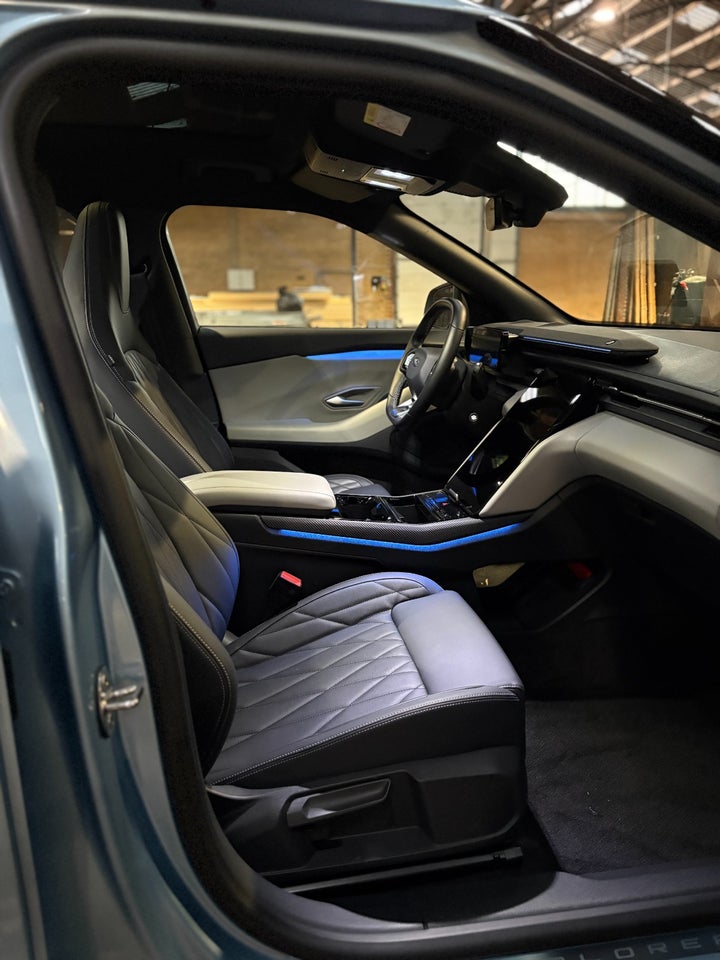 Ford Explorer 79 Premium Extended Range AWD 5d