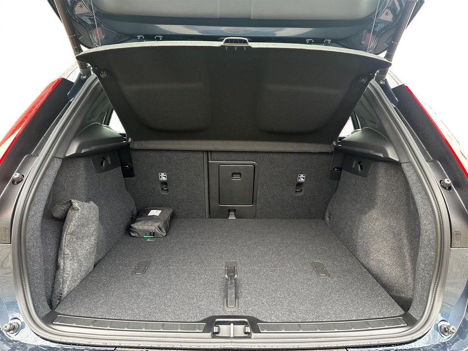 Volvo EX40 Extended Range Black Edition Excess 5d