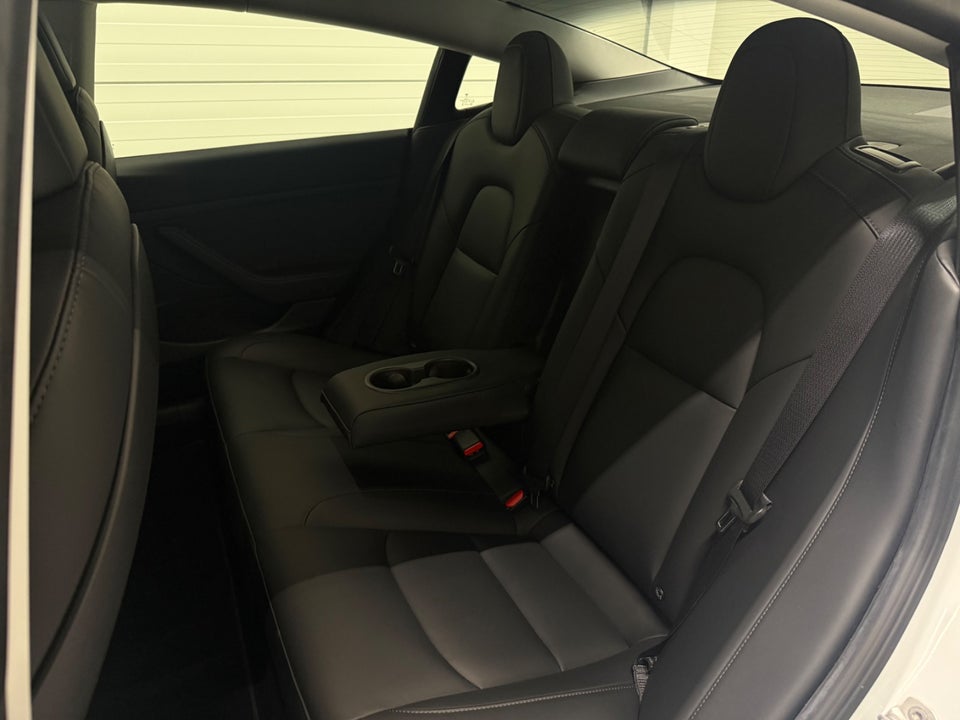 Tesla Model 3 Long Range AWD 4d