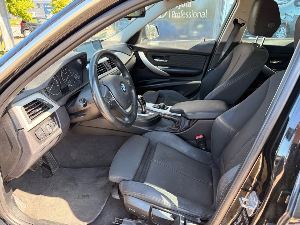 BMW 320i 2,0 Touring aut. 5d