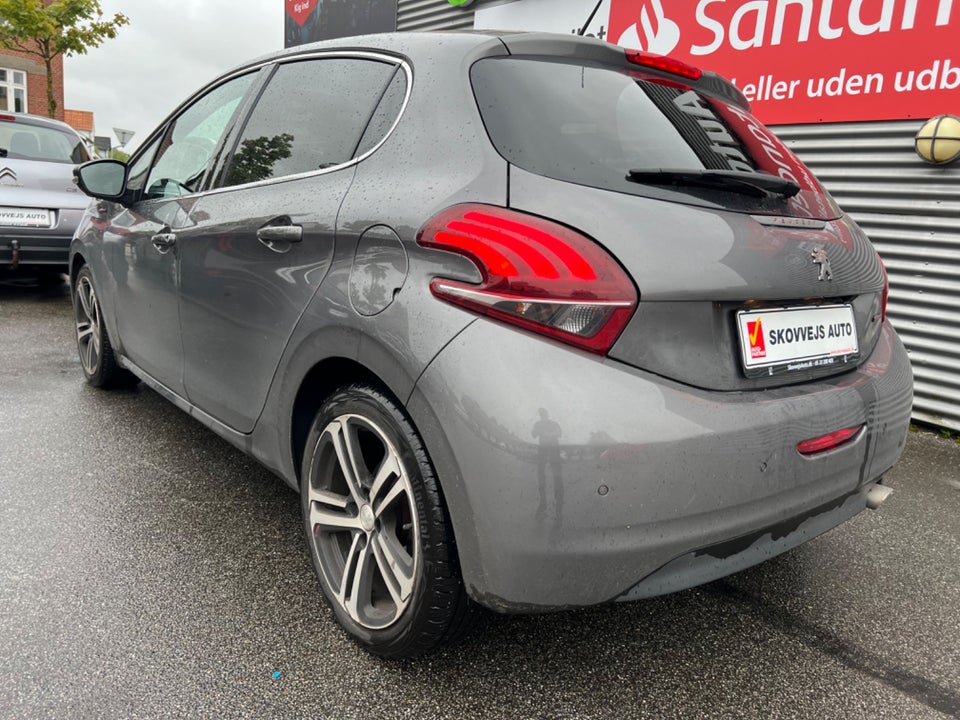 Peugeot 208 1,6 BlueHDi 100 GT Line Sky 5d