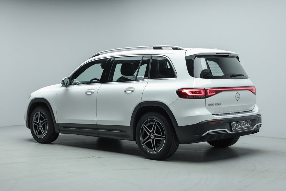 Mercedes EQB250 AMG Line 5d