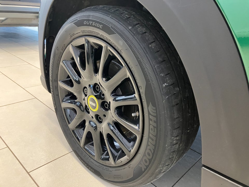 MINI Cooper SE Essential 3d