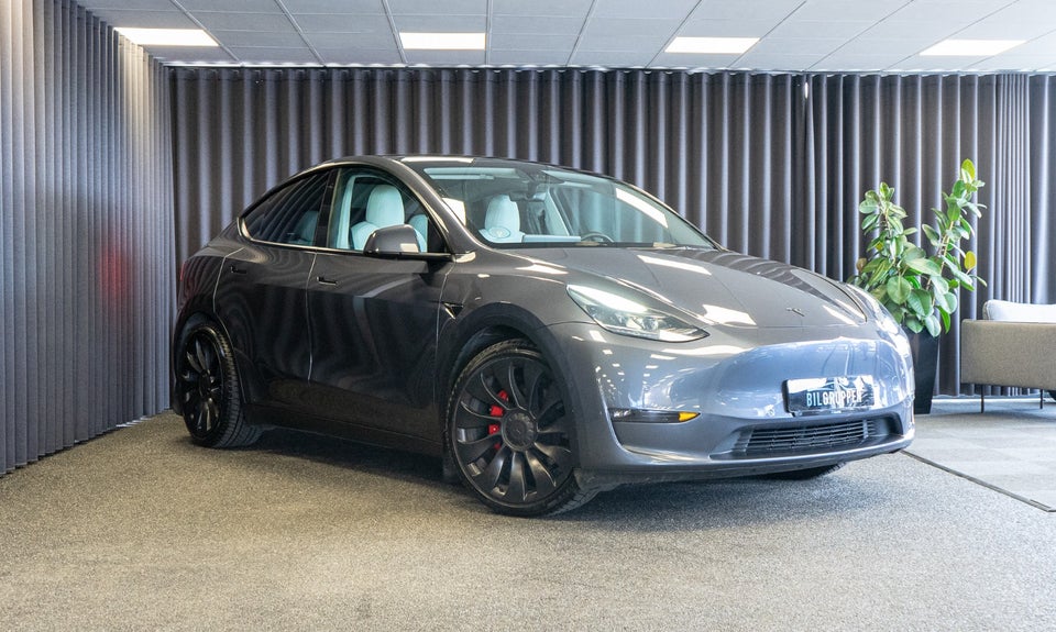 Tesla Model Y Performance AWD 5d