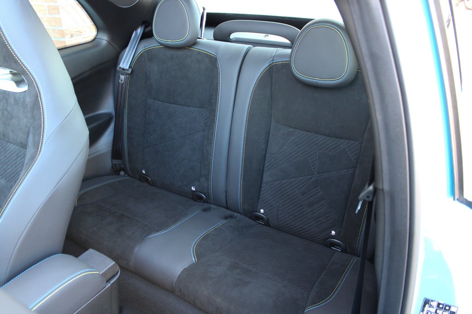 Abarth 500e Scorpionissima Cabrio 2d