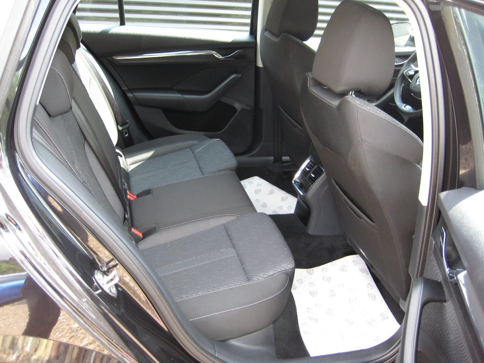 Skoda Octavia 1,4 TSi iV Plus Combi DSG 5d