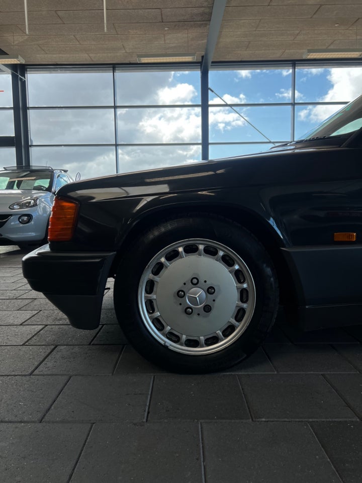 Mercedes 190 E 2,6  4d