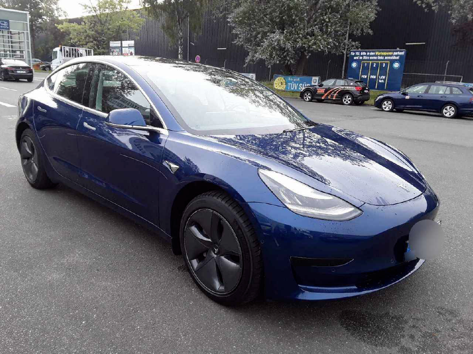 Tesla Model 3 Standard Range+ RWD 4d