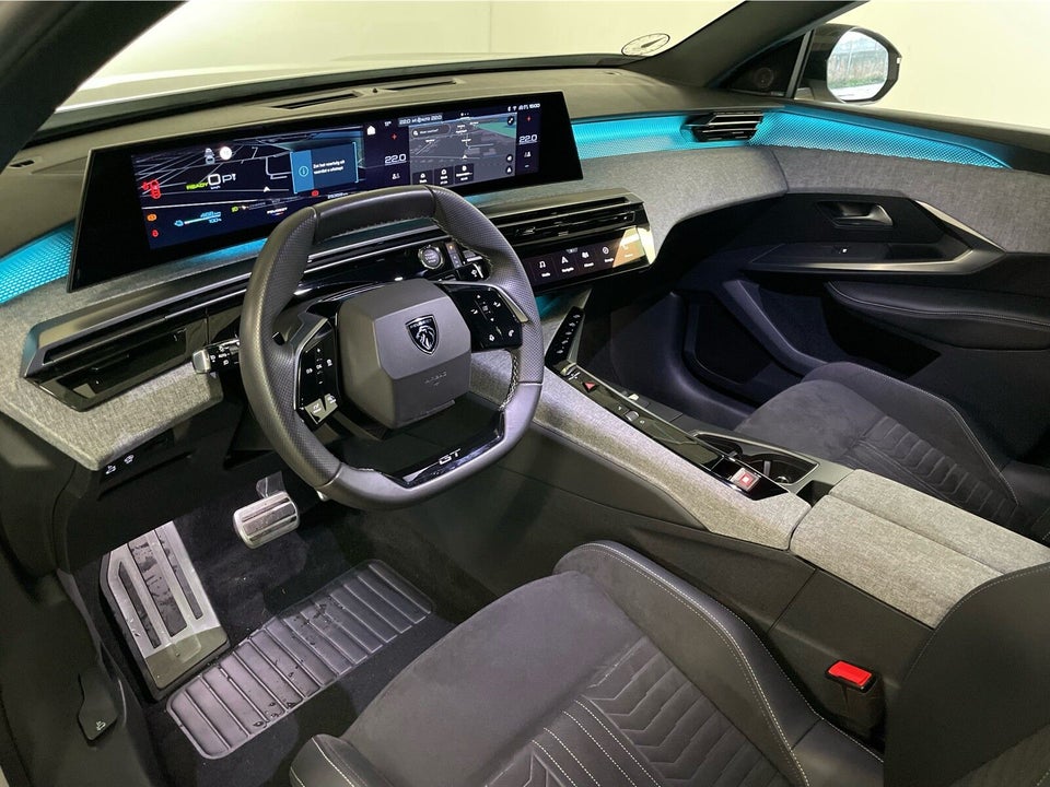 Peugeot e-3008 77 GT Pack 5d